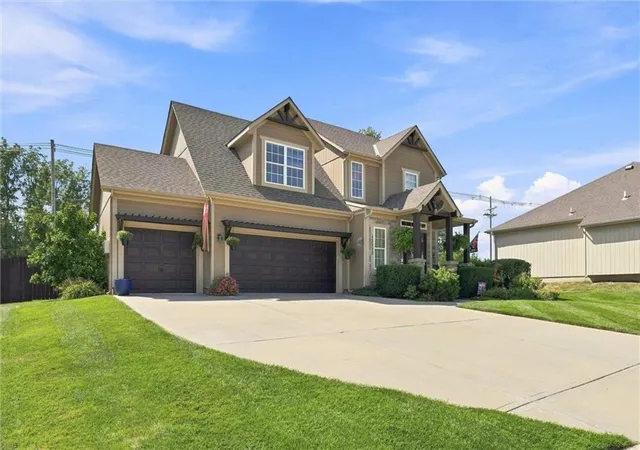Photo 3 of Single family home for sale at 12233 Pine Valley Dr, Kansas City, KS 66109 | MLS# 2640034 | Listing updated on 2026-10-05