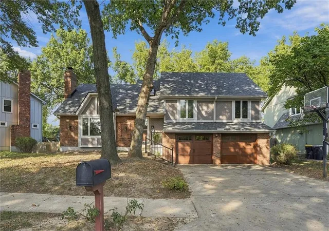 Photo 1 of Sale Pending at 5336 Nw 59th Terrace, Kansas City, MO 64151 | MLS# 2640042 | Listing updated on 2026-10-18