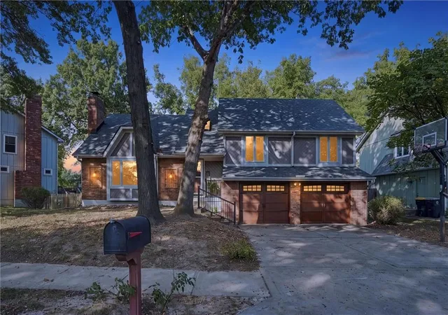 Photo 2 of Sale Pending at 5336 Nw 59th Terrace, Kansas City, MO 64151 | MLS# 2640042 | Listing updated on 2026-10-18