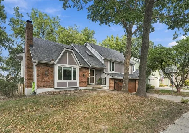 Photo 3 of Sale Pending at 5336 Nw 59th Terrace, Kansas City, MO 64151 | MLS# 2640042 | Listing updated on 2026-10-18