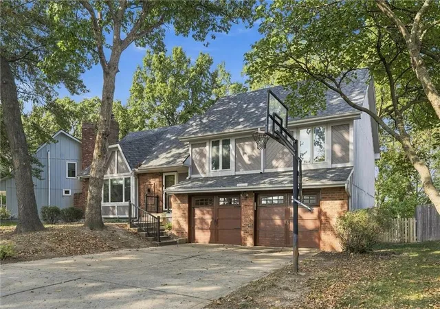 Photo 3 of Sale Pending at 5336 NW 59th Terrace, Kansas City, MO 64151 | MLS# 2640042 | Listing updated on 2026-10-18