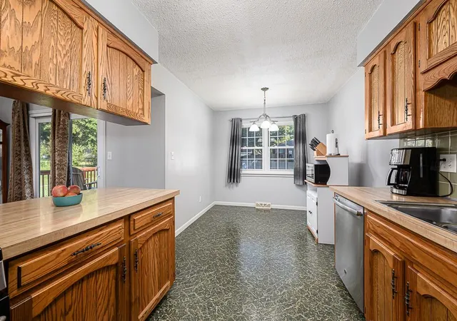 Photo 4 of Sale Pending at 313 Killarney Ln, Blue Springs, MO 64014 | MLS# 2640053 | Listing updated on 2026-10-02