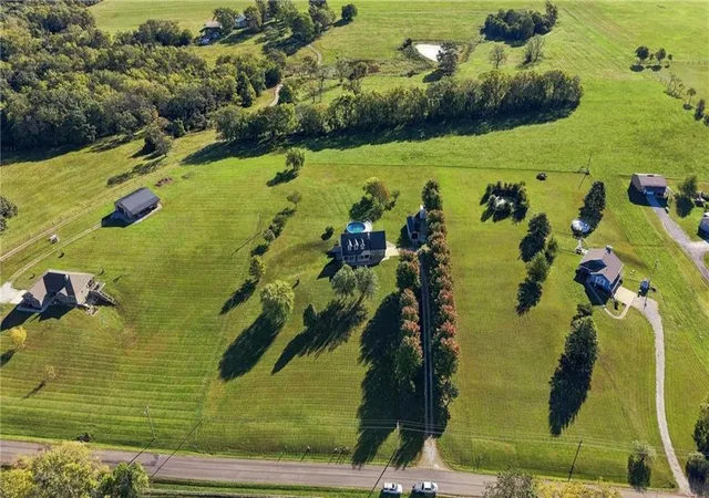 Photo 1 of Single family home for sale at 865 Nw 1901st Road, Lone Jack, MO 64070 | MLS# 2640056 | Listing updated on 2026-10-06