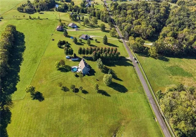 Photo 3 of Single family home for sale at 865 NW 1901st Road, Lone Jack, MO 64070 | MLS# 2640056 | Listing updated on 2026-10-06