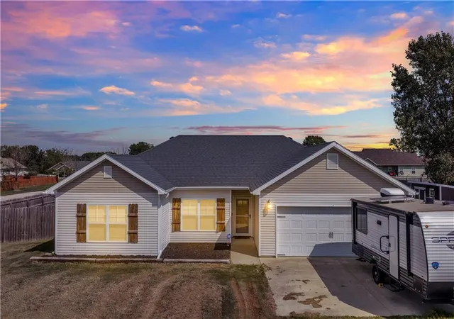 Photo 2 of Single family home for sale at 393 Se 971st Road, Knob Noster, MO 65336 | MLS# 2640059 | Listing updated on 2026-10-04