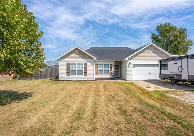 Photo 4 of Single family home for sale at 393 SE 971st Road, Knob Noster, MO 65336 | MLS# 2640059 | Listing updated on 2026-10-04