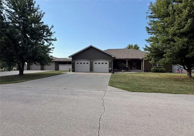 Photo 1 of Single family home for sale at 1325 Penobscot St, Burlington, KS 66839 | MLS# 2640062 | Listing updated on 2026-09-08