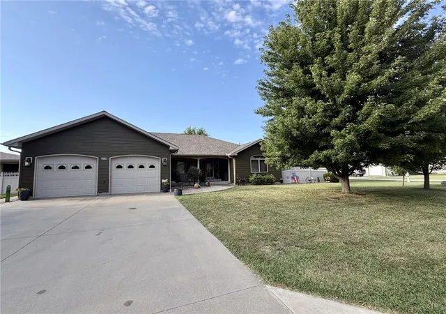 Photo 2 of Single family home for sale at 1325 Penobscot St, Burlington, KS 66839 | MLS# 2640062 | Listing updated on 2026-09-08