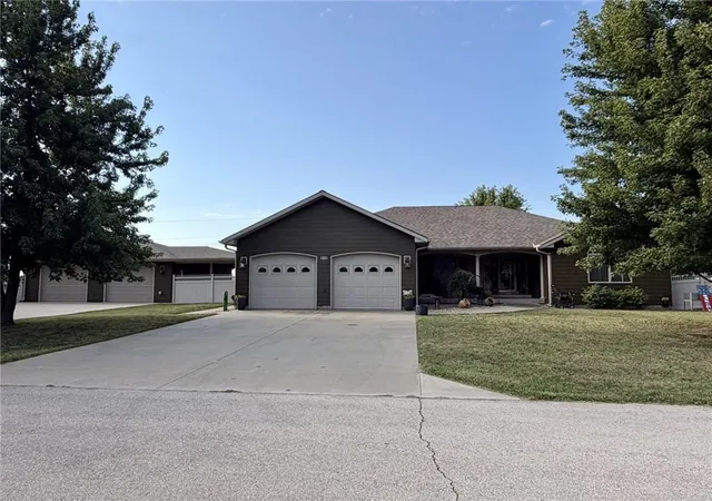 Photo 3 of Single family home for sale at 1325 Penobscot St, Burlington, KS 66839 | MLS# 2640062 | Listing updated on 2026-09-08