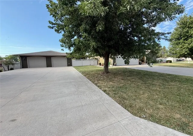 Photo 3 of Single family home for sale at 1325 Penobscot St, Burlington, KS 66839 | MLS# 2640062 | Listing updated on 2026-09-08