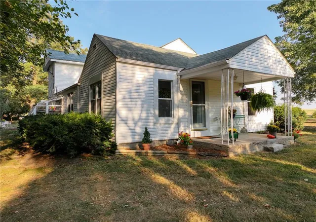 Photo 2 of Sale Pending at 741 Se 10th Lane, Jasper, MO 64755 | MLS# 2640063 | Listing updated on 2026-09-24