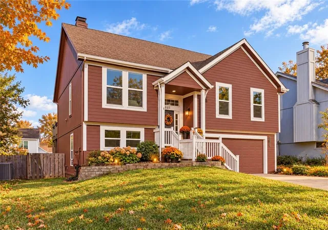 Photo 1 of Single family home for sale at 1005 N Clinton St, Olathe, KS 66061 | MLS# 2640064 | Listing updated on 2026-10-22