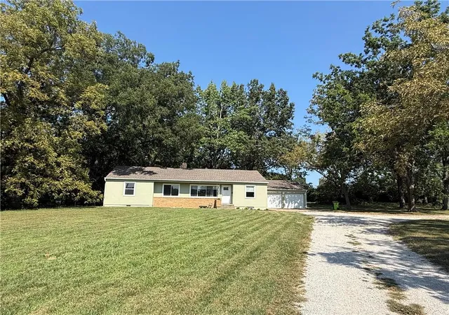 Photo 2 of Single family home for sale at 1704 E Mechanic St, Harrisonville, MO 64701 | MLS# 2640069 | Listing updated on 2026-10-09
