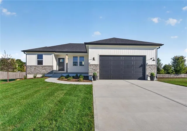 Single family home for sale at 1415 Thomas Dr, Louisburg, KS 66053 | MLS# 2640075