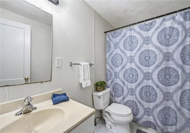 Photo 4 of Sale Pending at 8725 E Smart Ave, Independence, MO 64053 | MLS# 2640087 | Listing updated on 2026-09-16