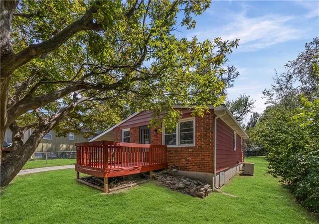 Photo 3 of Single family home for sale at 10557 E Lake Dr, Independence, MO 64053 | MLS# 2640089 | Listing updated on 2026-09-03