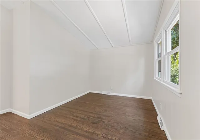Photo 3 of Single family home for sale at 10557 E Lake Dr, Independence, MO 64053 | MLS# 2640089 | Listing updated on 2026-09-03