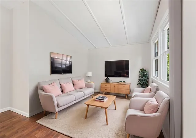 Photo 4 of Single family home for sale at 10557 E Lake Dr, Independence, MO 64053 | MLS# 2640089 | Listing updated on 2026-09-03
