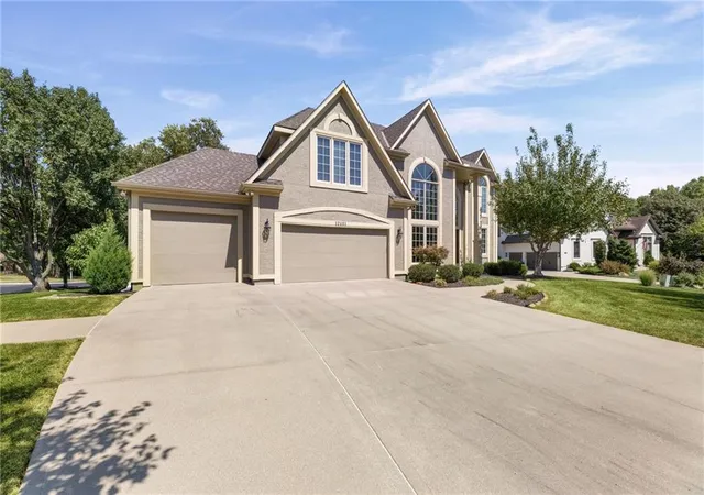 Photo 3 of Sale Pending at 12401 W 129th Street, Overland Park, KS 66213 | MLS# 2640092 | Listing updated on 2026-10-05