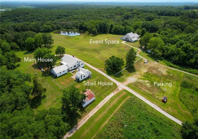 Photo 1 of Mansion for sale at 2105 Ne 315 Pvt Rd, Osceola, MO 64776 | MLS# 2640098 | Listing updated on 2026-09-03