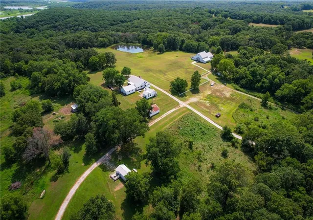 Photo 2 of Mansion for sale at 2105 Ne 315 Pvt Rd, Osceola, MO 64776 | MLS# 2640098 | Listing updated on 2026-09-03