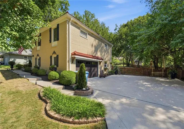 Photo 2 of Single family home for sale at 5405 W 80th Street, Prairie Village, KS 66208 | MLS# 2640104 | Listing updated on 2026-09-20