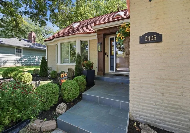 Photo 3 of Single family home for sale at 5405 W 80th Street, Prairie Village, KS 66208 | MLS# 2640104 | Listing updated on 2026-09-20