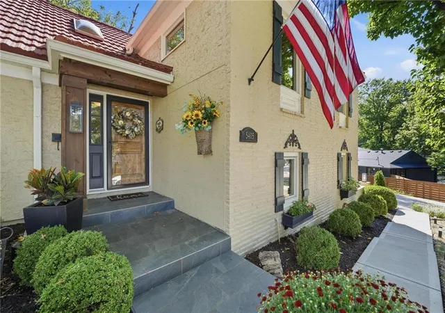 Photo 4 of Single family home for sale at 5405 W 80th Street, Prairie Village, KS 66208 | MLS# 2640104 | Listing updated on 2026-09-20