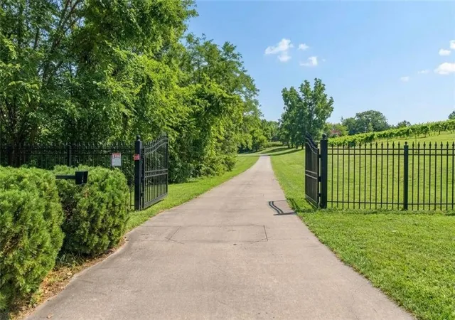 Photo 3 of Single family home for sale at 22350 Grass Pad Rd, Platte City, MO 64079 | MLS# 2640108 | Listing updated on 2026-10-02