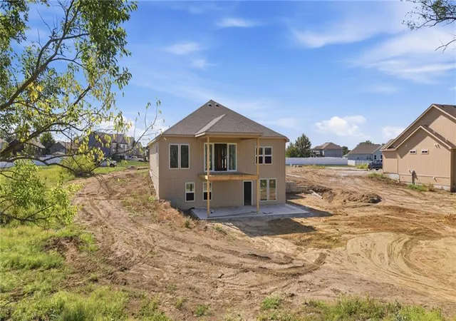 Photo 3 of Single family home for sale at 21403 Twin Oaks Pkwy, Peculiar, MO 64078 | MLS# 2640109 | Listing updated on 2026-10-07