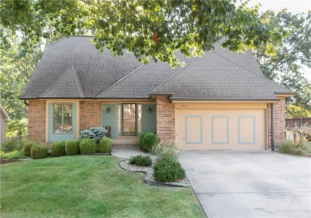 Photo 4 of Single family home for sale at 8626 Dice Ln, Lenexa, KS 66215 | MLS# 2640114 | Listing updated on 2026-09-28