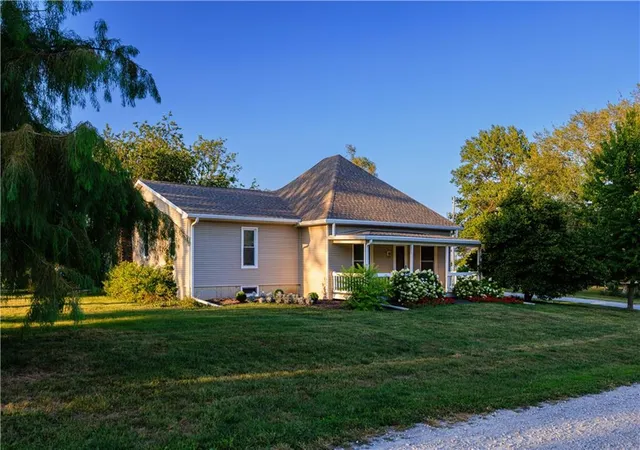 Photo 2 of Sale Pending at 22021 224th Street, Maryville, MO 64468 | MLS# 2640126 | Listing updated on 2026-09-05