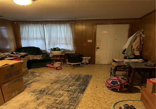 Photo 3 of House for sale at 3520 S Lynn St, Independence, MO 64055 | MLS# 2640128 | Listing updated on 2026-09-03