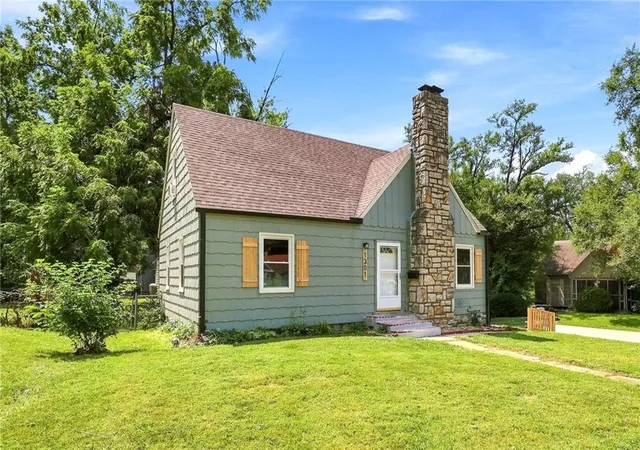 Photo 3 of Sale Pending at 1301 E 80th Street, Kansas City, MO 64131 | MLS# 2640134 | Listing updated on 2026-09-07