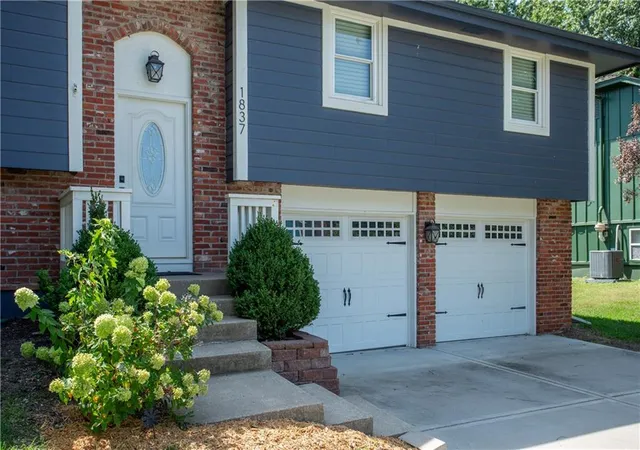 Photo 4 of Sale Pending at 1837 W Chambery Dr, Olathe, KS 66061 | MLS# 2640139 | Listing updated on 2026-09-06