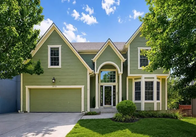 Photo 1 of Single family home for sale at 1915 W Ferrel Dr, Olathe, KS 66061 | MLS# 2640152 | Listing updated on 2026-09-25