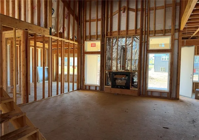 Photo 4 of Single family home for sale at 18608 Ironwood St, Overland Park, KS 66085 | MLS# 2640154 | Listing updated on 2026-10-05