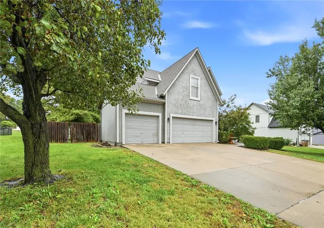 Photo 1 of Single family home for sale at 1404 Cedar Ridge Cir, Raymore, MO 64083 | MLS# 2640160 | Listing updated on 2026-10-20