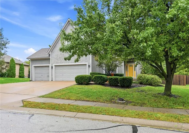 Photo 3 of Single family home for sale at 1404 Cedar Ridge Cir, Raymore, MO 64083 | MLS# 2640160 | Listing updated on 2026-10-20