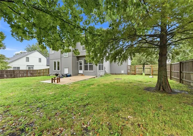 Photo 3 of Single family home for sale at 1404 Cedar Ridge Cir, Raymore, MO 64083 | MLS# 2640160 | Listing updated on 2026-10-20