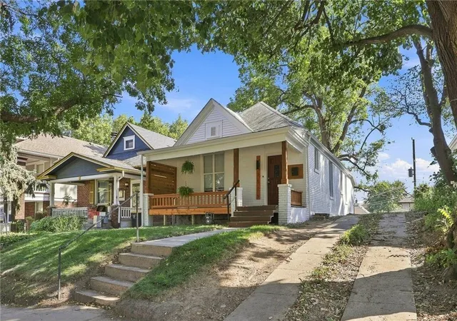 Photo 3 of Single family home for sale at 3525 Windsor Ave, Kansas City, MO 64123 | MLS# 2640161 | Listing updated on 2026-09-04