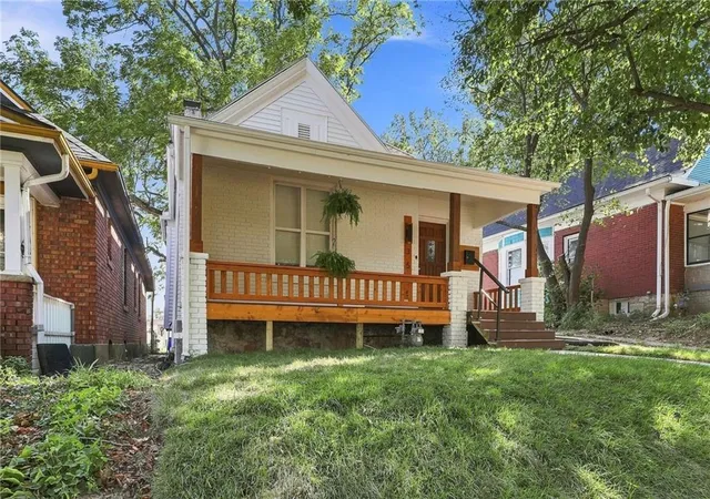 Photo 3 of Single family home for sale at 3525 Windsor Ave, Kansas City, MO 64123 | MLS# 2640161 | Listing updated on 2026-09-04