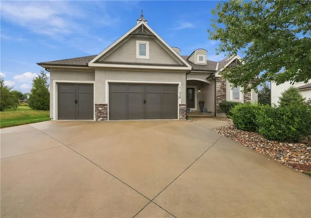 Photo 1 of Single family home for sale at 11559 S Roundtree St, Olathe, KS 66061 | MLS# 2640163 | Listing updated on 2026-09-15
