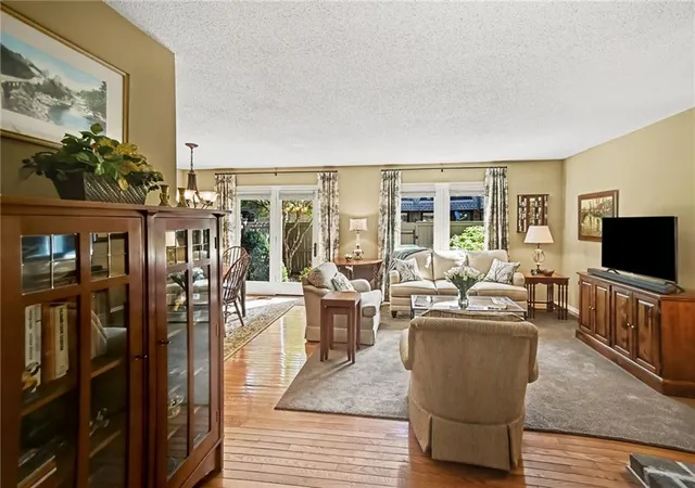 Photo 3 of Condo for sale at 10237 Foster St, Overland Park, KS 66212 | MLS# 2640166 | Listing updated on 2026-09-24