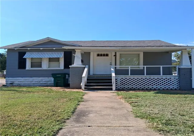 Photo 1 of Single family home for sale at 502 E Washington, Pittsburg, KS 66762 | MLS# 2640170 | Listing updated on 2026-09-04