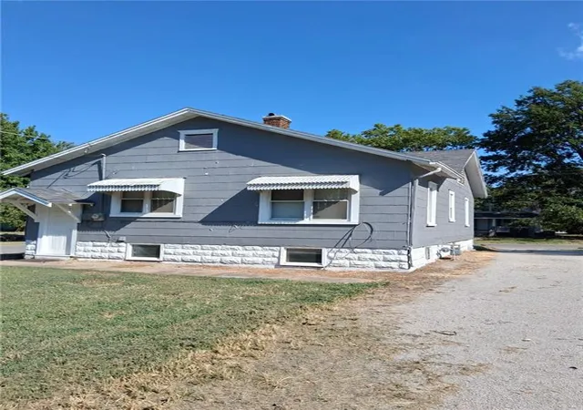Photo 2 of Single family home for sale at 502 E Washington, Pittsburg, KS 66762 | MLS# 2640170 | Listing updated on 2026-09-04