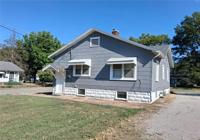 Photo 2 of Single family home for sale at 502 E Washington, Pittsburg, KS 66762 | MLS# 2640170 | Listing updated on 2026-09-04