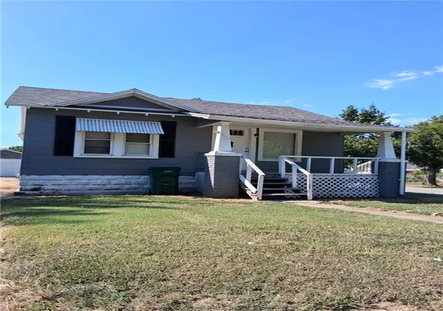 Photo 3 of Single family home for sale at 502 E Washington, Pittsburg, KS 66762 | MLS# 2640170 | Listing updated on 2026-09-04