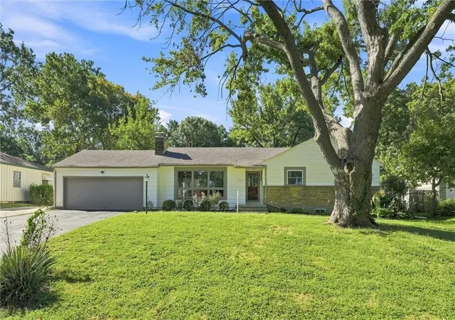Photo 3 of Single family home for sale at 6717 W 65th Terrace, Mission, KS 66202 | MLS# 2640171 | Listing updated on 2026-10-02