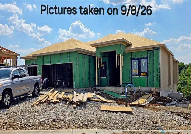 Single family home for sale at 11372 S Sunray Dr, Olathe, KS 66061 | MLS# 2640172